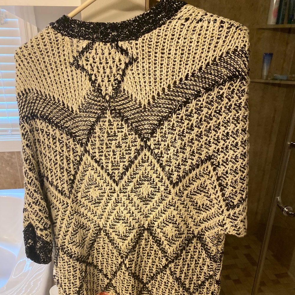 Hearts of cabi sweater. Beautiful knit. Long to upper thigh.